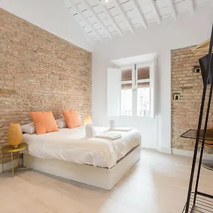 https://te1a-el-teatro-brick-wall-suite-prime-location.1costadelsol.com